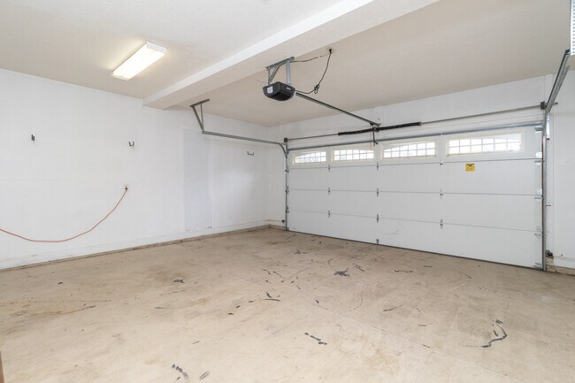 Building Photo - 1100 Winterberry Ln