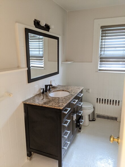 Building Photo - 639 Oakdene Ave