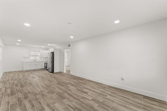 Building Photo - 602 S 13th St