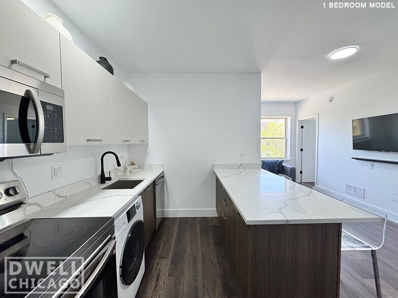 Building Photo - 1553 W Hollywood Ave