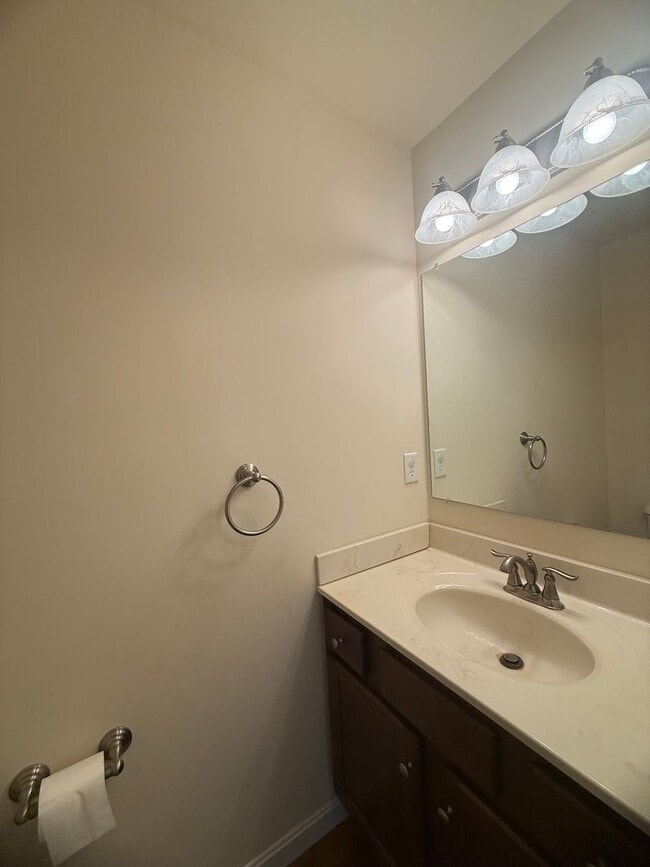 Building Photo - FOR RENT-Available Now! 3 Bed / 2.5 Bath Town-home