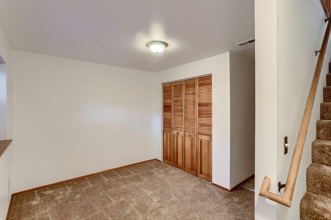 Building Photo - End Unit Townhome with 2 Beds, an Office and Southern Exposure