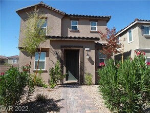 Building Photo - 2 story townhome