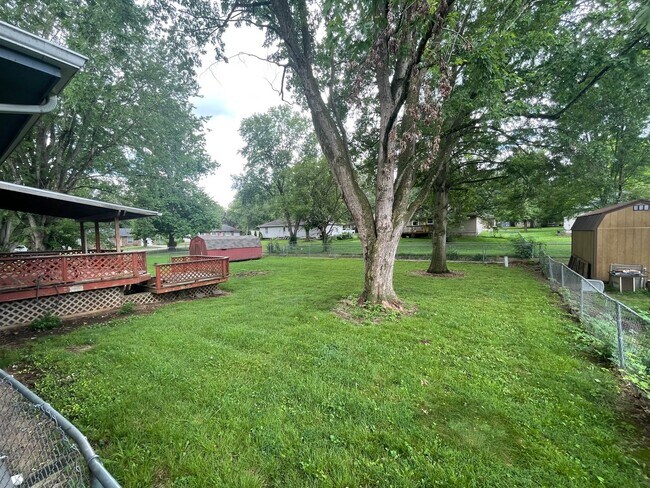 Building Photo - Great Location 3 bedroom 1 bath 1car garage