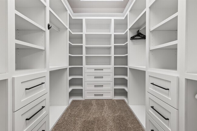 Building Photo - 66 S Longsford Cir