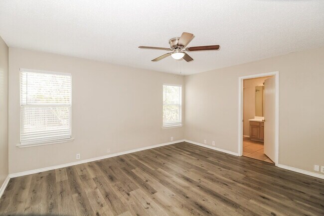 Building Photo - 1032 Springcreek Dr