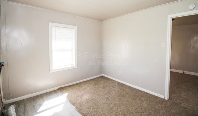 Building Photo - 933 Houston St