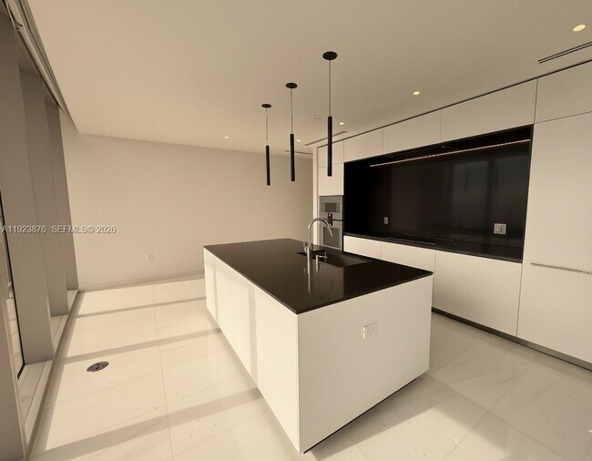 Building Photo - 300 Biscayne Blvd Way