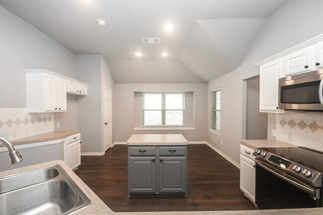 Building Photo - 2707 Millers Falls Ct