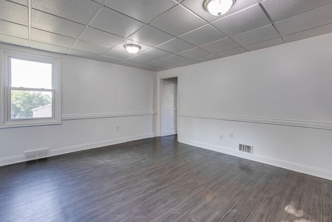 Building Photo - Available MAY 2026 - Beautiful 2 bedroom home in Mt Washington!