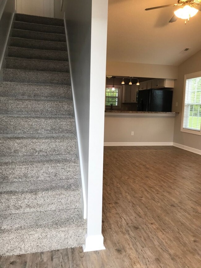 Building Photo - Super Sweet on Streamwood