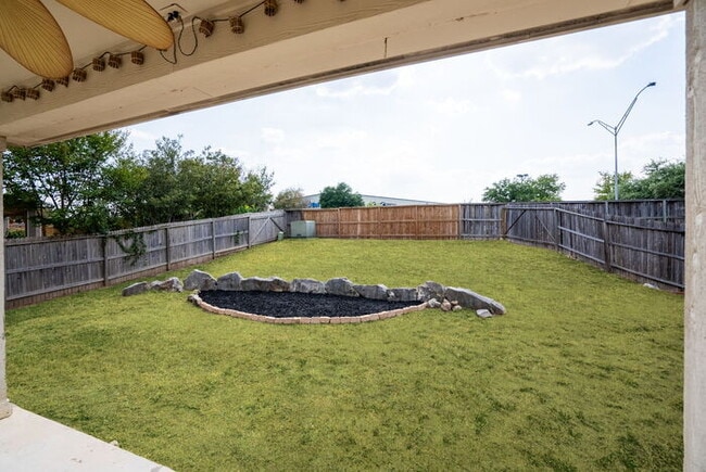 Building Photo - 2735 Encino River