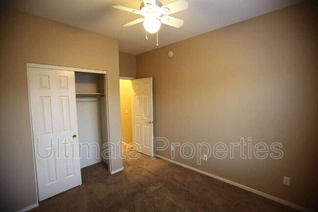 Building Photo - 9453 W Frank Ave