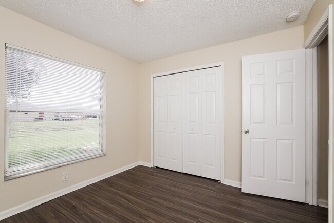 Building Photo - 646 Jaguar Ct