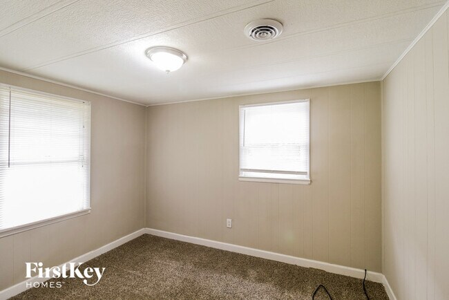 Building Photo - 1052 Adrian Cir SW