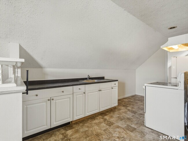 Building Photo - 250 Summerfield Ave