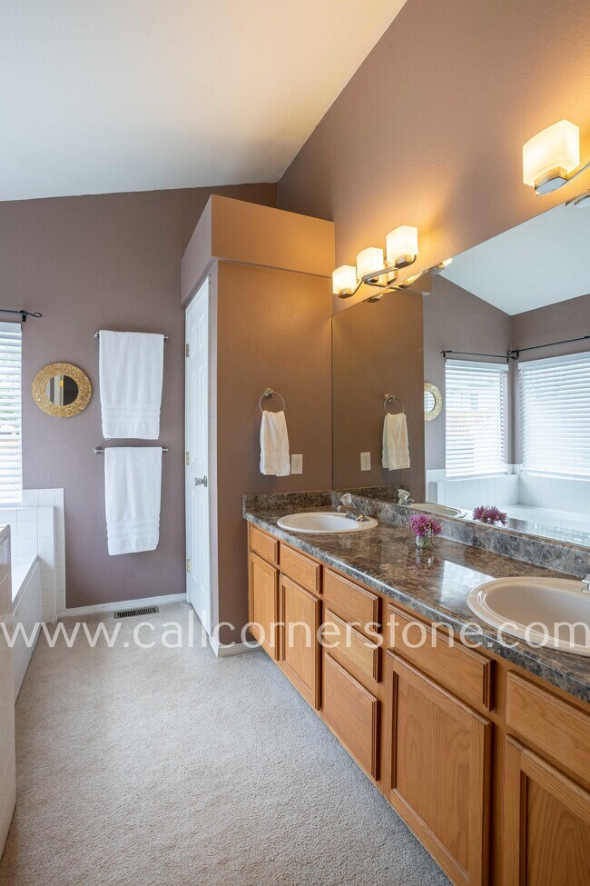 Building Photo - 6950 Highland Vista Dr