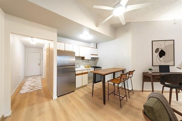 Building Photo - 476 Monmouth St