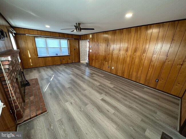 Building Photo - 2901 Tarragon Ln