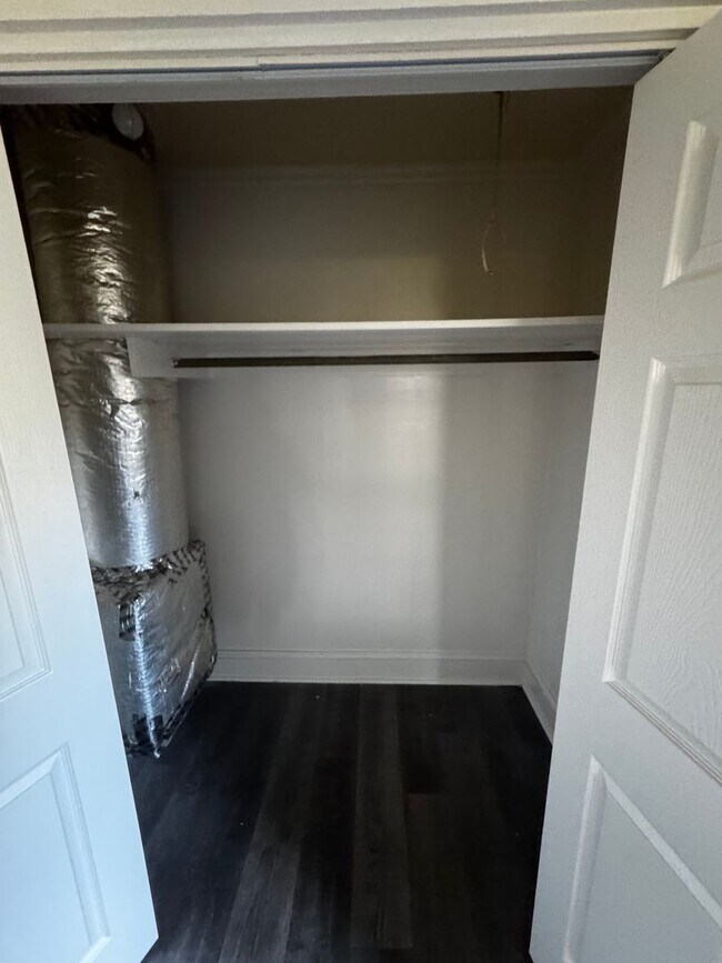 Building Photo - Single Family 2 Bed / 1 Bath (Deep Cleaning July 10, 2026)