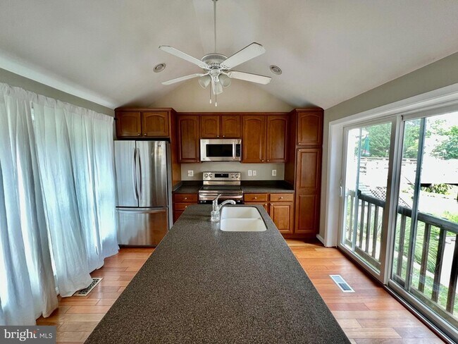 Building Photo - 504 Walnut Dr