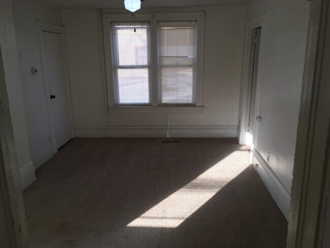 Building Photo - 410 Cross St