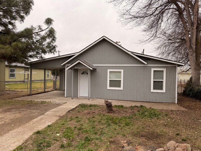 Building Photo - 1023 S Hayes Ave