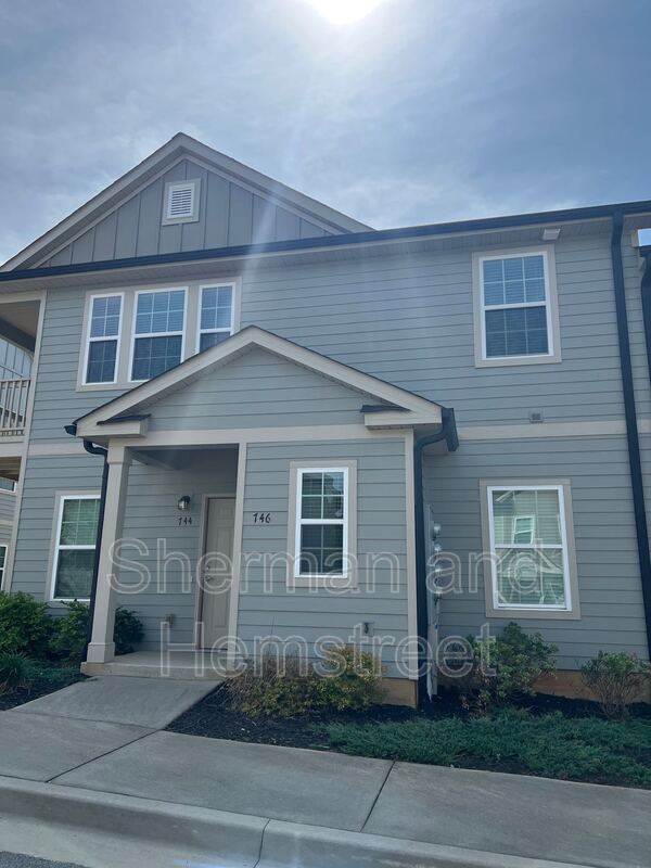 Building Photo - 746 Tarvin Cir