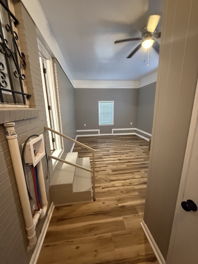 Building Photo - 405 Lamar St