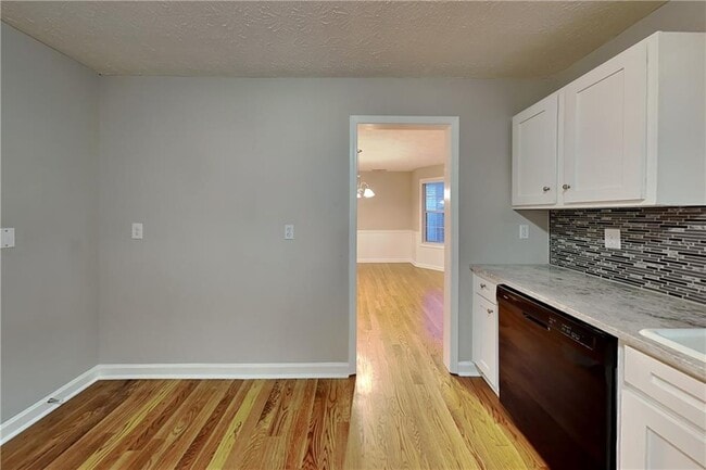 Building Photo - 5027 Wesleyan Dr