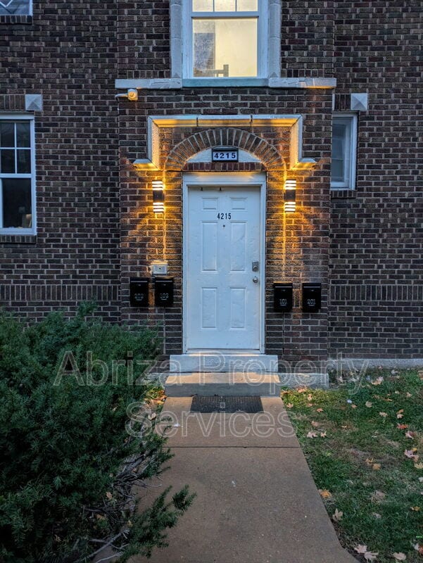 Building Photo - 4215 Neosho St