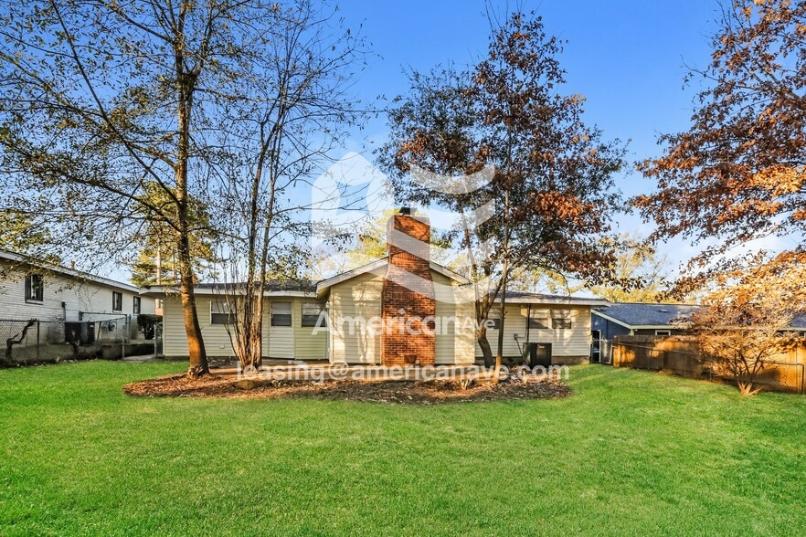 Building Photo - 1665 Aurora St