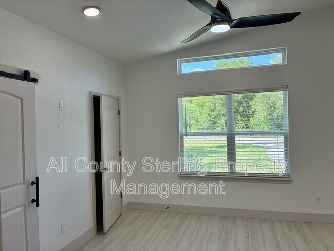 Building Photo - 10230 NE 72nd St