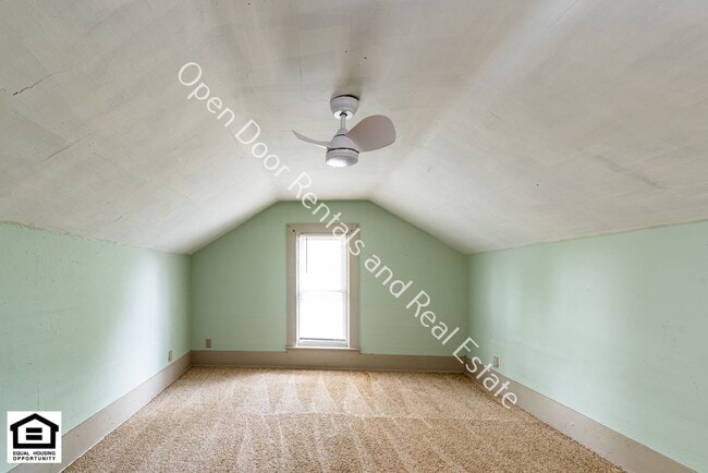 Building Photo - 360 W 9th St