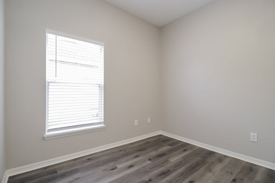 Building Photo - 4244 Waterside Pointe Cir