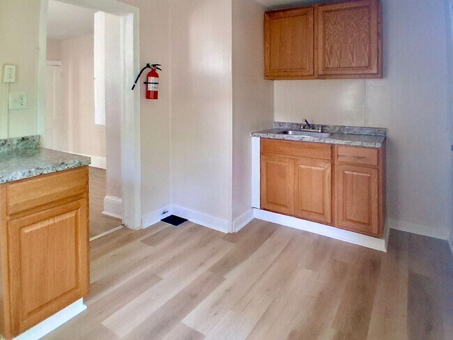 Building Photo - Spacious 4 Bedroom Home FOR RENT in Bridgeton NJ $2150