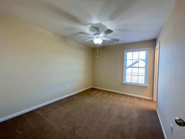 Building Photo - 5 Bedroom/3 Bath home with Garage in Tiger...