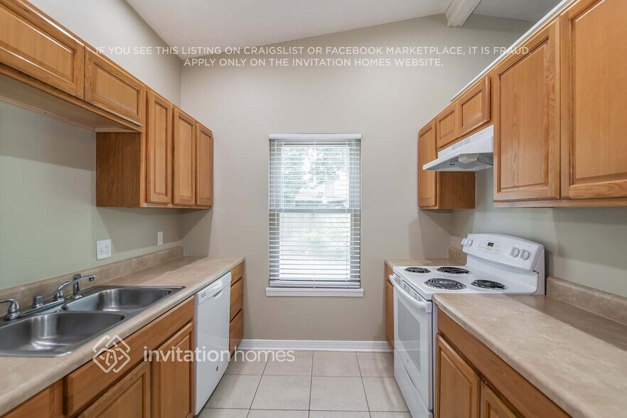 Building Photo - 4274 Walnut Bend