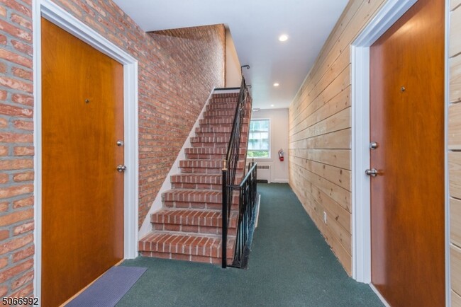 Building Photo - 376 Claremont Ave