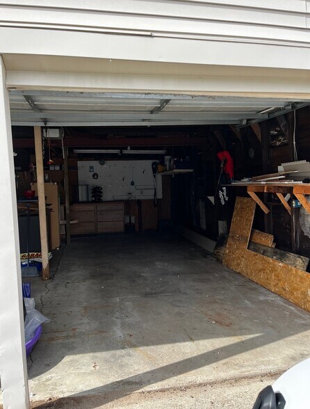 Building Photo - 257 Ledgeview Ave