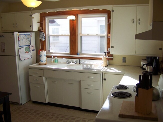 Building Photo - Furnished Two Bedrm, Brick Cottage in Mid-...