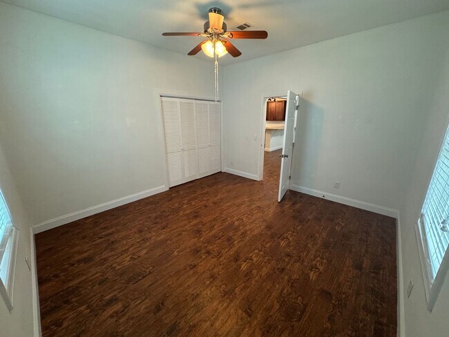 Building Photo - Pensacola - North Hill - 2 bed, 2 bath