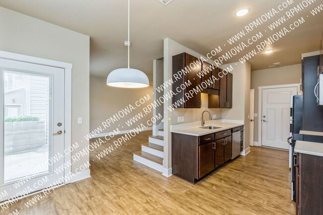 Building Photo - 2701 Bobcat Dr