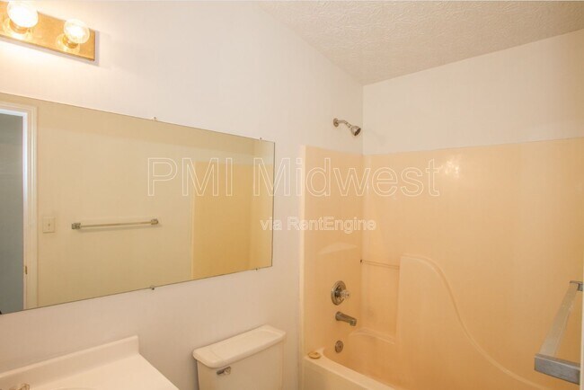 Building Photo - 1838 Keystone Lakes Dr