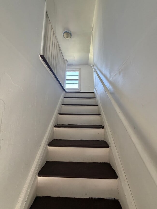 Building Photo - PENDING