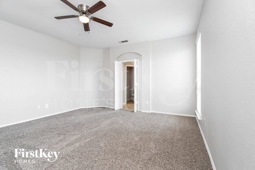 Building Photo - 1101 Vista View Dr