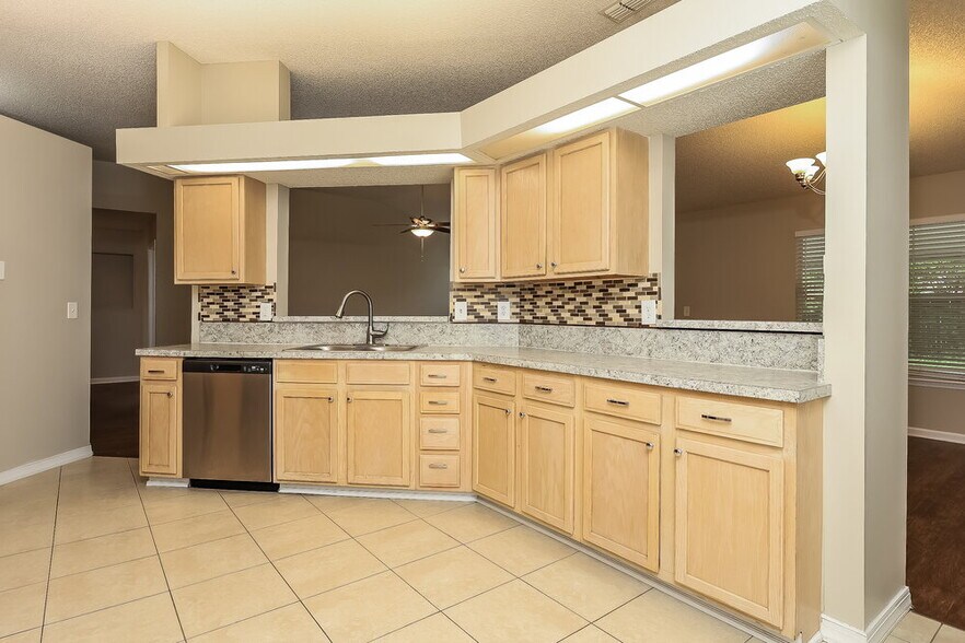 Building Photo - 338 Wildberry Ct
