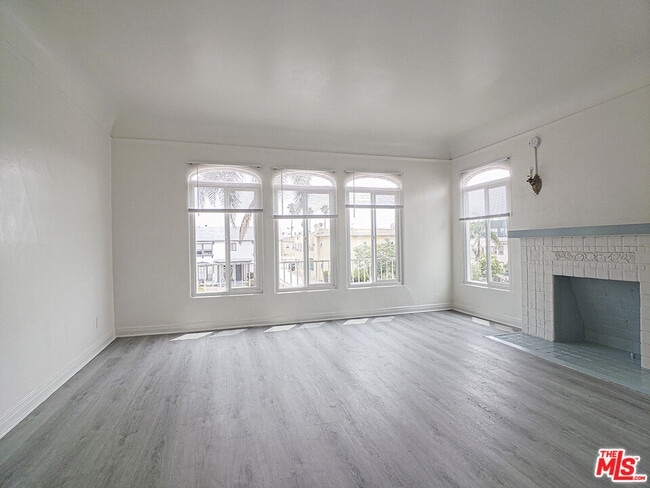 Building Photo - 109 S Berendo St