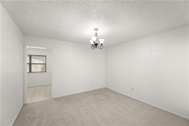 Building Photo - 2205 Foxcroft Ln