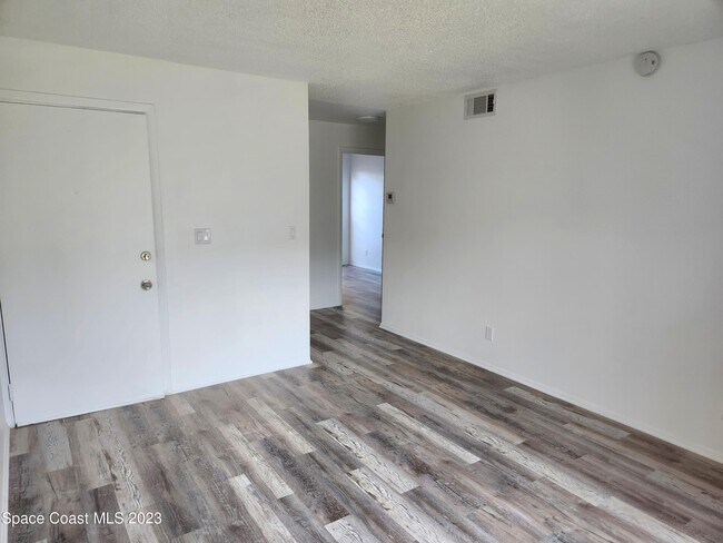 Building Photo - 1225 N Wickham Rd